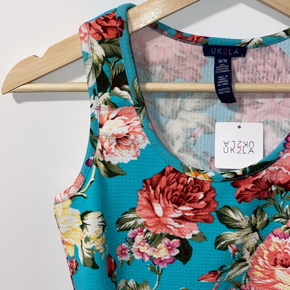 Floral Cropped Top - Picture 2 of 3